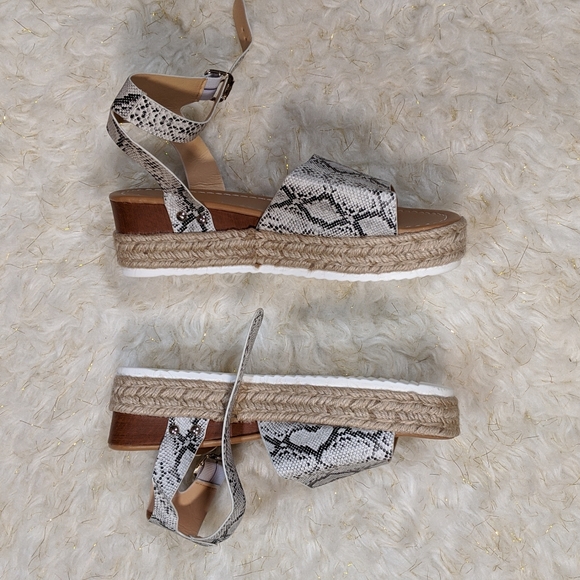 Shoes - 🌷3/$25 Faux Snakeskin Platform Espadrille Sandal